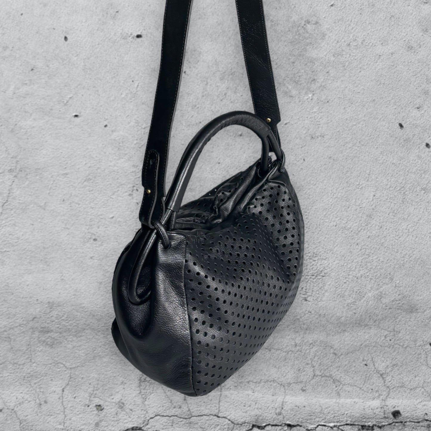 borsa a spalla MONA • forato nero