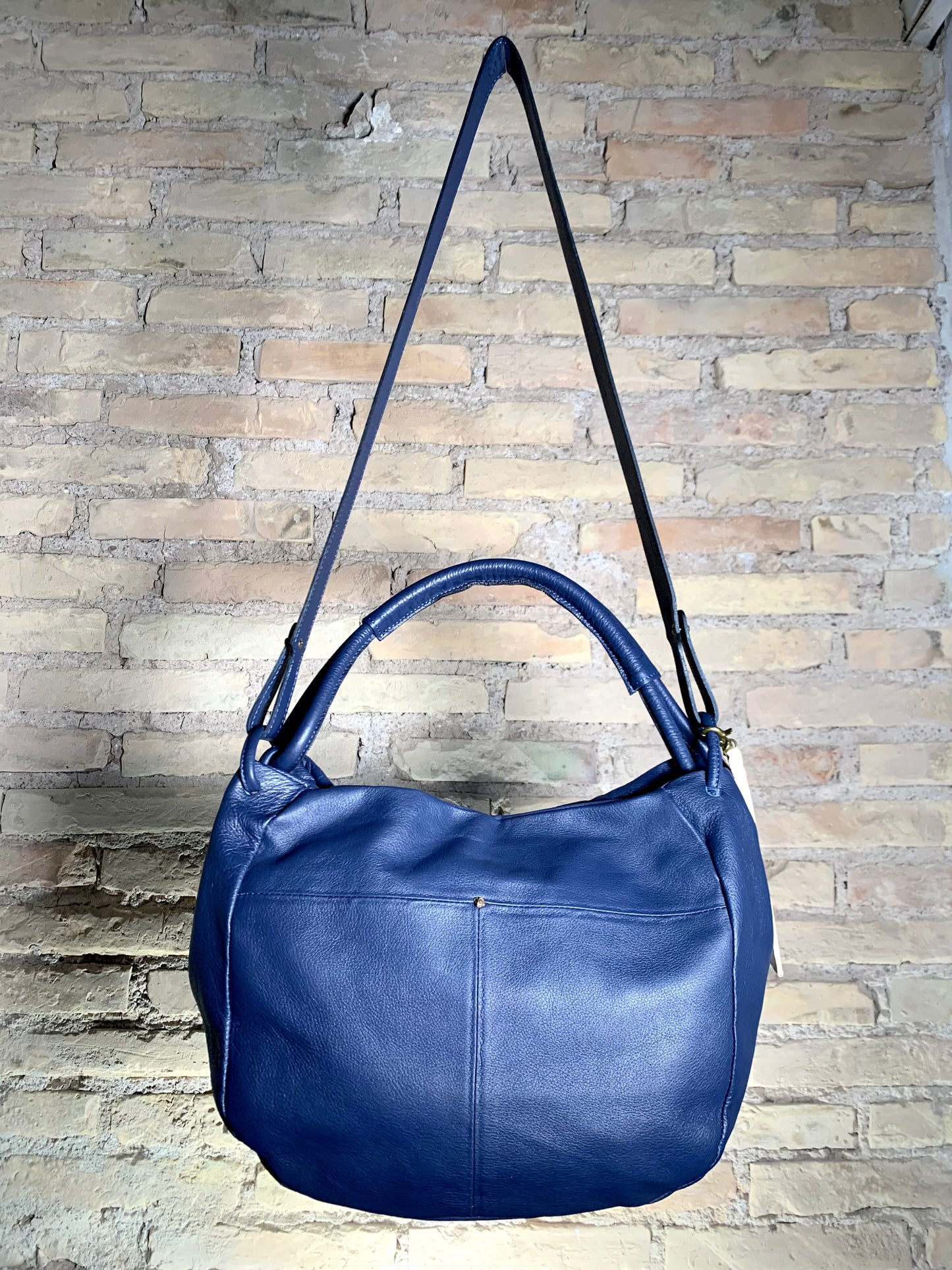 Mona // Pelle Vit. blu ink