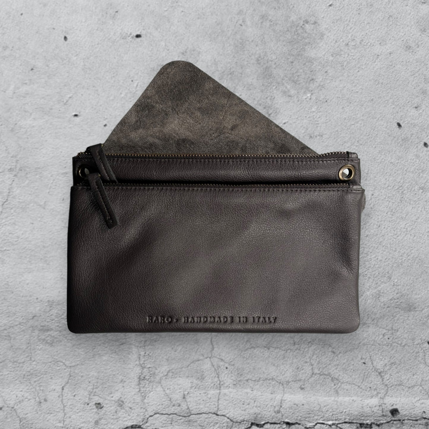 Tracolla
Mirai • ebano